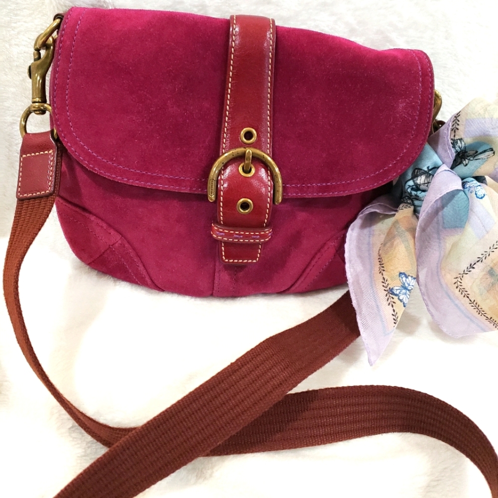 COACH MESSENGER SOHO BERRY SUEDE.